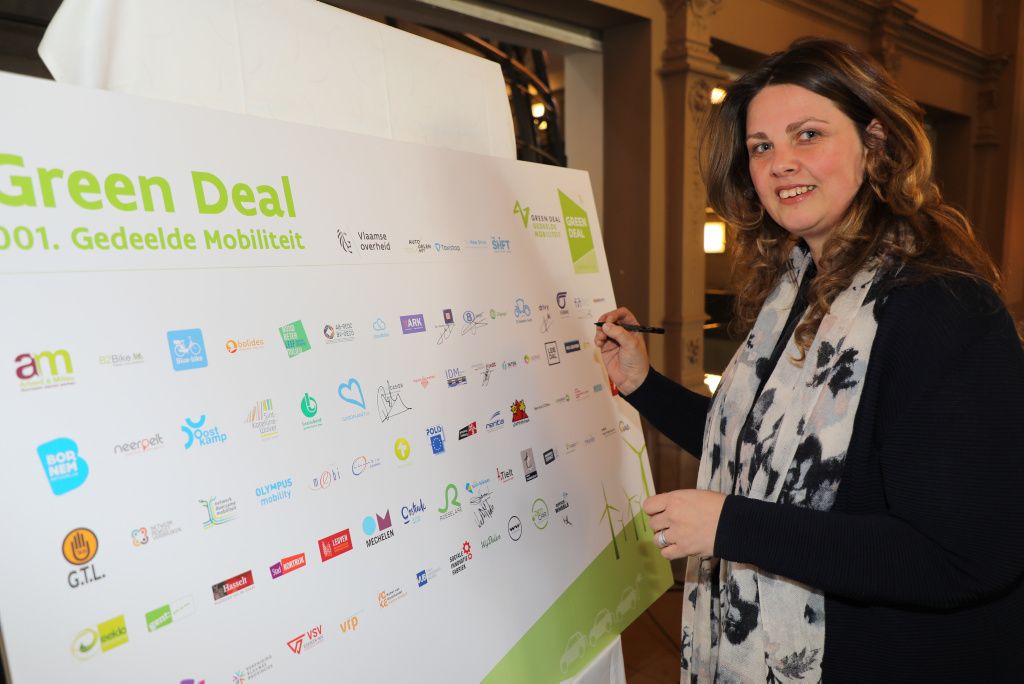 Algemeen Directeur van Inter ondertekent de green deal
